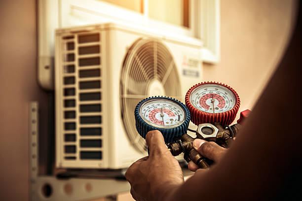Professional Emergency Hvac technician working in Prather, CA